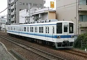 東あずま - 亀戸水神間を走行する電車（2011年12月23日）