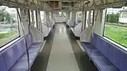 車内全景（50000型）当初の座席は藤色であった。