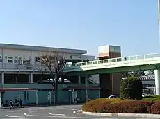 東口側ロータリー(2004年12月)