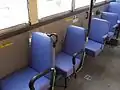 座席にはビニールカバーが掛けてある