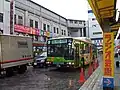 2005年8月まで都営バス秋26系統は電気街口前に乗り入れていた。