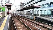 早稲田方面ホーム（右）と三ノ輪橋方面乗車専用ホーム（2021年2月）