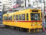 赤帯塗装になった7001（2013年12月21日 / 大塚駅前）