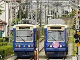 青色基調の7700形7704・7705の離合シーン（2017年8月13日 / 飛鳥山 - 滝野川一丁目）