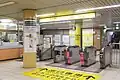 新大橋方面改札(2022年11月)