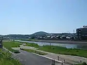 土岐市内を流れる土岐川。