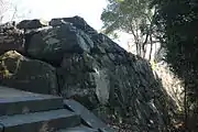 東二の丸の石垣。