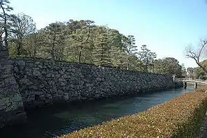 徳島城三の丸石垣と城山