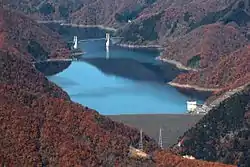 徳山ダム(揖斐川)。徳山村全村が水没するため強固な反対運動が巻き起こった。