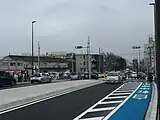 町田市民病院付近。現道（五間道路）からは丁字路で新道（新町田街道）に接続する様に形状が変更された。将来的には五間道路の両方向と新町田街道の両方向の十字路になる。