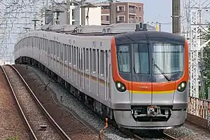 有楽町線で使用される17000系電車(2021年6月、和光市駅 - 地下鉄成増駅間)
