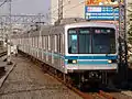 第01編成（1次車）1次車は前面窓高さがやや低くなっている。（2006年8月10日 妙典駅）