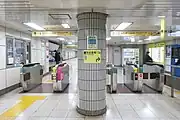 山手通り方面改札（2022年12月）