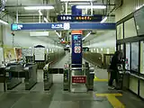 リニューアル前の西改札・ホーム(2006年12月)