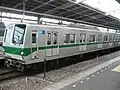 更新工事が施工された6132号車客用ドアや冷房装置が交換されている