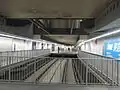 東横線との直通運転開始前には、現4・5番間に仮設の連絡通路が設置されていた。（2009年1月）