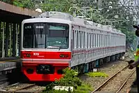 灰赤白塗装に変更された後の05系（第10編成）