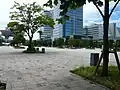 石と光の広場
