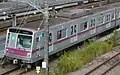 8000系B修施工車、8002号車客用ドアや冷房装置が更新されている