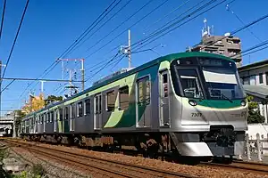 東急多摩川線を走行する7000系(2021年12月 沼部駅 - 鵜の木駅間)