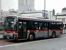 社番「E453」の車両（荏原営業所配置で2003年度に導入したいすゞ製53号車）