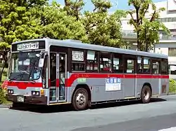 東急バス U-LV318N 3扉車