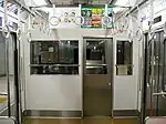 乗務員室背面仕切部