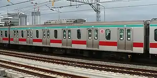 6扉車両の外観(サハ5811)