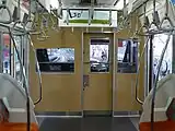 乗務員室背面仕切壁