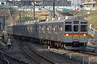 8500系による大井町線 - 田園都市線を直通する急行(2006年6月10日、梶が谷駅)