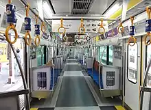 「アクティブ」の車内(サハ4410)