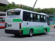 さくらが丘線 日23系統専用の小型車日野・リエッセ (KA546)川崎営業所時代の専用ラッピング。現在は一般色に戻されている。