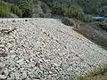 下流側