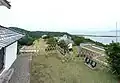 本丸跡の富岡ビジターセンター横から見た二の丸方面