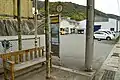 鞆駅跡下に改札口敷石。