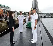 潜水艦「こくりゅう」の甲板に搭乗(2016年8月23日)