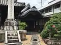 証秀上人記念碑と対面所