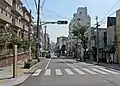 トアロードの北端(山本通3丁目交差点)から南方向を眺める