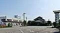 登利平本社（左）・南部店（右）