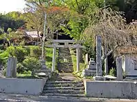 日鷲神社鳥居と石段