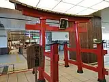 在来線改札口手前の鳥居（2020年8月）