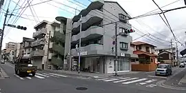 鳥飼藤崎線(高取二丁目交差点付近、右:昭代197号線)