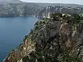 海を臨むアンボロの塔