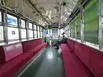 車体更新車(201号)の車内。