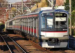 東横線用に転用された5000系(5118F・2011年12月 妙蓮寺駅)