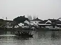 蓮池禅院前の錦渓古鎮水路入口付近（菱塘湾）。