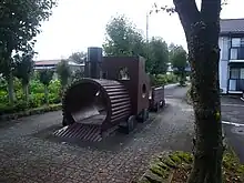 蒸気機関車のモニュメント(乃木神社前駅跡地)