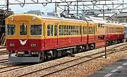 「ダブルデッカーエキスプレス」写真は普通列車運用のため、鳩マークの“特急”表示を隠している。（2021年5月）