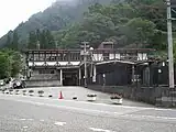 駅舎西側出口(2009年9月。1階に直結)