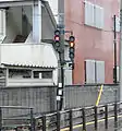 上り用2番線の富山駅方面に設置されている、軌道用の出発信号機(2015年2月)